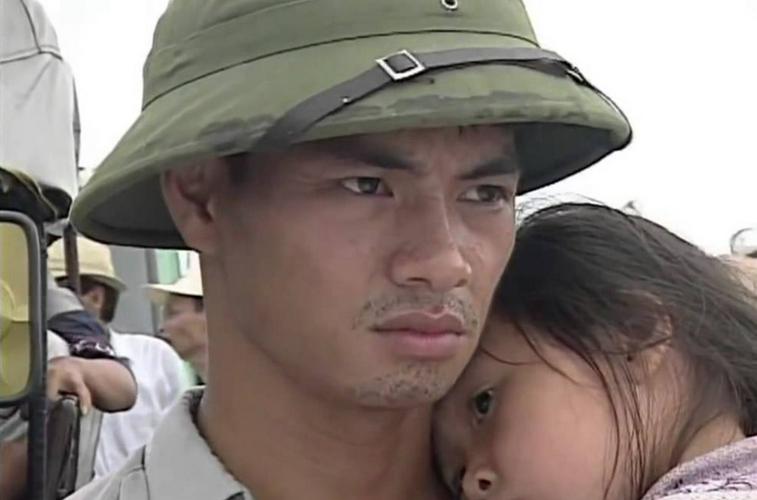 Tập 1 Sóng Ở Đáy Sông